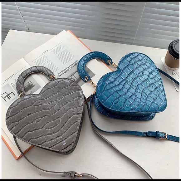 Blue Heart shaped crossbody Purse - Picture 4 of 4